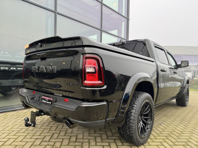 Dodge RAM 1500 Laramie Night Premium Hurricane | 3 jaar garantie | Pano | Harman Kardon | 22 | Spatbordverbreders foto 5