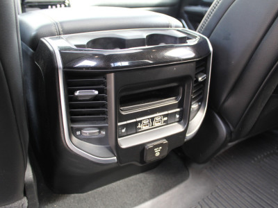 Dodge Ram 1500 5.7 Hemi V8 4x4 Crew Cab Laramie Night | 100% onderhouden | 1 eigenaar foto 15
