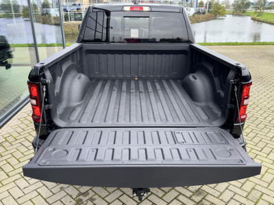 Dodge Ram 1500 Laramie Night Hurricane | 3 jaar garantie | Pano | Harman Kardon | Passenger Screen foto 7