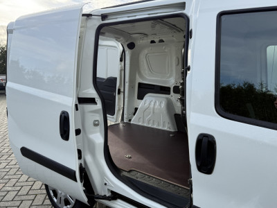 Fiat Doblò Cargo 1.6 MJ 105 PK / L1H1 / 1e EIG. / AIRCO / CRUISE / TREKHAAK / NAVI / 3-ZITS foto 9