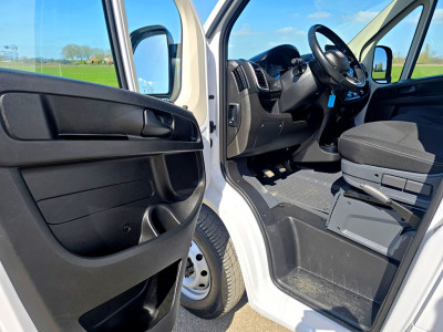 Fiat Ducato 2.2 MultiJet L2 H2 3.5t - 140 Pk - Euro 6 - Groot Scherm - Navi - ParkeerCamera - Airco - Cruise Control foto 18