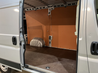 Fiat Ducato 2.3 MultiJet 120 PK L2H2 / Euro 6 / Airco / Cruise Control / Trekhaak / Navigatie / 3-Zits / foto 19