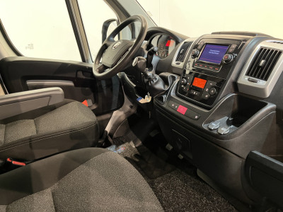 Fiat Ducato 2.3 MultiJet 120 PK L2H2 / Euro 6 / Airco / Cruise Control / Trekhaak / Navigatie / 3-Zits / foto 3