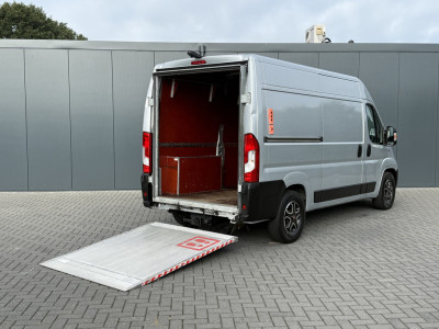 Fiat Ducato 2.3 MultiJet 161 PK AUTOMAAT / L2H2 / DHOLLANDIA LAADKLEP / AFNEEMBARE 3 TONS TREKHAAK / CAMERA / CRUISE / ECC foto 2