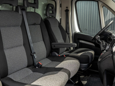 Fiat Ducato 2,3 140PK | Bakwagen met laadklep | 3-Zits | LED | Cruise | Airco foto 12