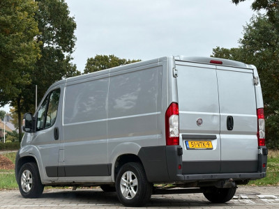 Fiat Ducato 30 2.3 MultiJet|120PK|NAP|airconditioning|trekhaak met 2500KG trekgewicht|3 zitplaatsen|bluetooth|radio foto 3