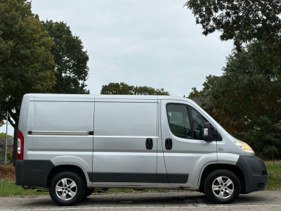 Fiat Ducato 30 2.3 MultiJet|120PK|NAP|airconditioning|trekhaak met 2500KG trekgewicht|3 zitplaatsen|bluetooth|radio foto 5