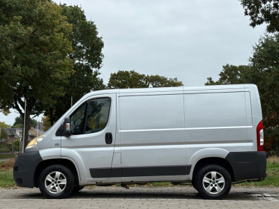 Fiat Ducato 30 2.3 MultiJet|120PK|NAP|airconditioning|trekhaak met 2500KG trekgewicht|3 zitplaatsen|bluetooth|radio foto 6