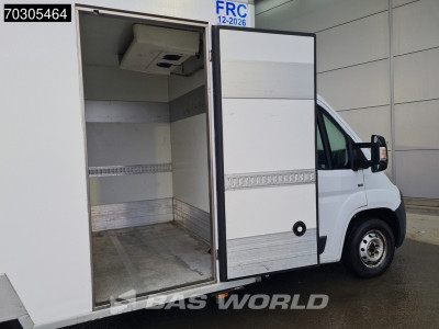 Fiat Ducato 150pk Koelwagen Zijdeur Carrier Xarios 350 230v-stekker Achterdeuren Airco Euro6 Bakwagen Gekoeld Kühl Kühler Kühlwagen Kühlkoffer Airco foto 3