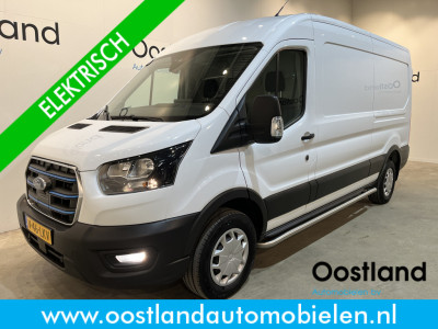 Ford E-Transit 350 L3H2 Trend 68 kWh 184 PK / 100% Elektrisch !! / Airco / Cruise Control / CarPlay / Camera / Navigatie / 3-Zits / NIEUW !!