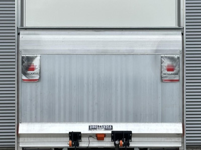 Ford E-Transit 350 Trend NIEUW bakwagen met laadklep foto 10