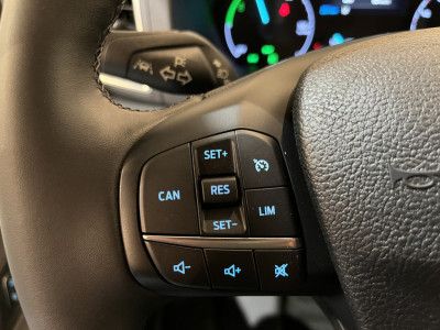 Ford E-Transit 390 (3500 kg) L2H2 Trend 68 kWh / 100% Elektrisch !! / Airco / Cruise Control / CarPlay / 360 Camera / Navigatie / 3-Zits / 622 KM !! foto 15