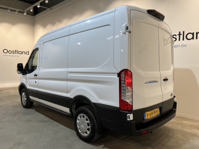 Ford E-Transit 390 (3500 kg) L2H2 Trend 68 kWh / 100% Elektrisch !! / Airco / Cruise Control / CarPlay / 360 Camera / Navigatie / 3-Zits / 622 KM !! foto 19
