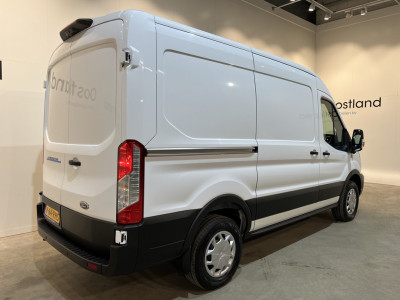 Ford E-Transit 390 (3500 kg) L2H2 Trend 68 kWh / 100% Elektrisch !! / Airco / Cruise Control / CarPlay / 360 Camera / Navigatie / 3-Zits / 622 KM !! foto 21