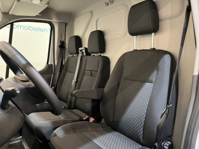 Ford E-Transit 390 (3500 kg) L2H2 Trend 68 kWh / 100% Elektrisch !! / Airco / Cruise Control / CarPlay / 360 Camera / Navigatie / 3-Zits / 622 KM !! foto 8