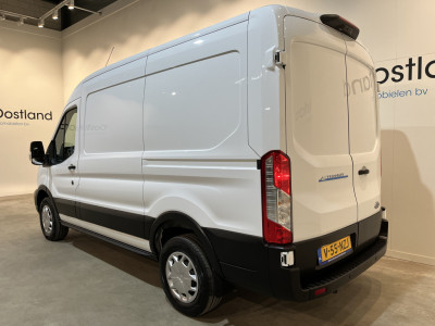 Ford E-Transit 390 (3500 kg) L2H2 Trend 68 kWh / 100% Elektrisch !! / Airco / Cruise Control / CarPlay / Camera / Navigatie / 3-Zits / 12.700 KM !! 17