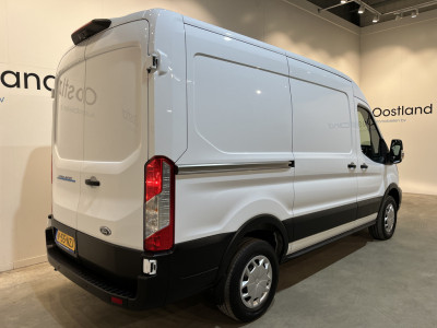 Ford E-Transit 390 (3500 kg) L2H2 Trend 68 kWh / 100% Elektrisch !! / Airco / Cruise Control / CarPlay / Camera / Navigatie / 3-Zits / 12.700 KM !! 21