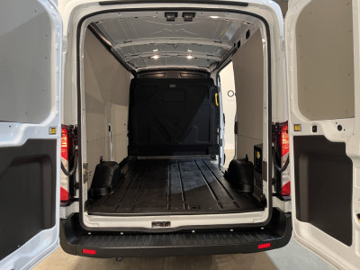 Ford E-Transit 390 (3500 kg) L2H2 Trend 68 kWh / 100% Elektrisch !! / Airco / Cruise Control / CarPlay / Camera / Navigatie / 3-Zits / 12.700 KM !! 5