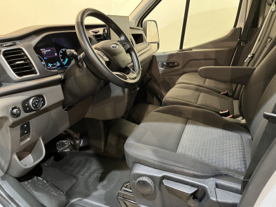 Ford E-Transit 390 (3500 kg) L2H2 Trend 68 kWh / 100% Elektrisch !! / Airco / Cruise Control / CarPlay / Camera / Navigatie / 3-Zits / 12.700 KM !! 6