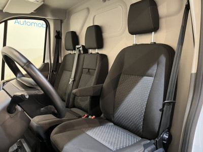 Ford E-Transit 390 (3500 kg) L2H2 Trend 68 kWh / 100% Elektrisch !! / Airco / Cruise Control / CarPlay / Camera / Navigatie / 3-Zits / 12.700 KM !! 8