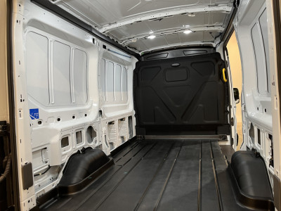 Ford E-Transit 390 (3500 kg) L2H2 Trend 68 kWh / 100% Elektrisch !! / Airco / Cruise Control / CarPlay / PDC / Navigatie / 3-Zits / 1.135 KM !! foto 16