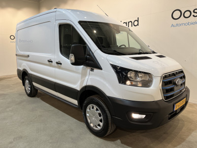 Ford E-Transit 390 (3500 kg) L2H2 Trend 68 kWh / 100% Elektrisch !! / Airco / Cruise Control / CarPlay / PDC / Navigatie / 3-Zits / 1.135 KM !! foto 18