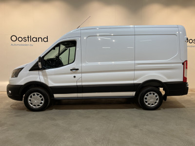 Ford E-Transit 390 (3500 kg) L2H2 Trend 68 kWh / 100% Elektrisch !! / Airco / Cruise Control / CarPlay / PDC / Navigatie / 3-Zits / 1.135 KM !! foto 4