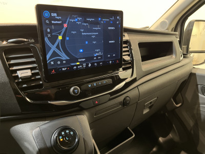 Ford E-Transit 390 (3500 kg) L2H2 Trend 68 kWh / 100% Elektrisch !! / Airco / Cruise Control / CarPlay / PDC / Navigatie / 3-Zits / 1.135 KM !! foto 7