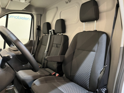 Ford E-Transit 390 (3500 kg) L2H2 Trend 68 kWh / 100% Elektrisch !! / Airco / Cruise Control / CarPlay / PDC / Navigatie / 3-Zits / 1.135 KM !! foto 8