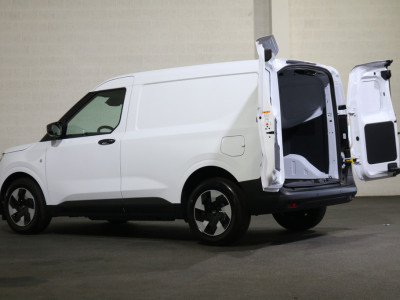 Ford E-Transit Courier 44 kWh Limited Winterpakket 12