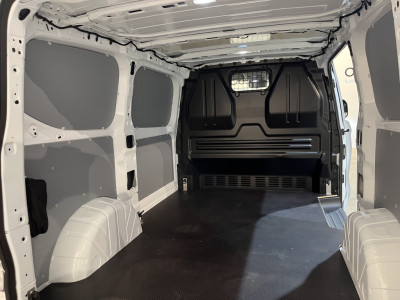 Ford E-Transit Cust. 320 L1H1 Trend 65 kWh / 100% Elektrisch !! / Airco / Cruise Control / CarPlay / Camera / LED / 9.650 KM !! foto 15