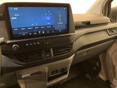 Ford E-Transit Cust. 320 L1H1 Trend 65 kWh / 100% Elektrisch !! / Airco / Cruise Control / CarPlay / Camera / LED / 9.650 KM !! foto 7