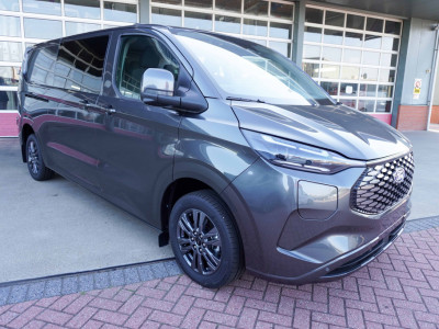 Ford E-Transit Cust. 320 L2H1 Limited 71 kWh 160KW/180PK Dubbelcab. Automaat nr. V085 | Airco | Adap.Cruise | Navi | 360 Camera | Schuifdeur L+R foto 2