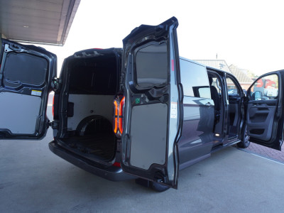 Ford E-Transit Cust. 320 L2H1 Limited 71 kWh 160KW/ 218pk Dubbelcab. Automaat nr. V085 | Airco | Adap.Cruise | Navi | 360 Camera | Schuifdeur L+R foto 5