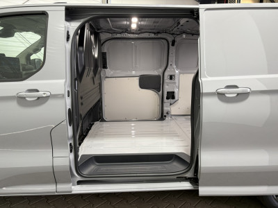 Ford E-Transit Cust. 340 L2H1 Limited 71 kWh Dubbele schuifdeur, trekhaak VVB517 Prijs zoals getoond foto 12