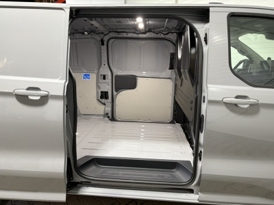 Ford E-Transit Cust. 340 L2H1 Limited 71 kWh Dubbele schuifdeur, trekhaak VVB517 Prijs zoals getoond foto 13