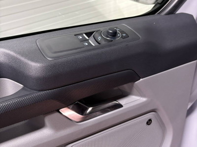 Ford E-Transit Cust. 340 L2H1 Limited 71 kWh Dubbele schuifdeur, trekhaak VVB517 Prijs zoals getoond foto 17
