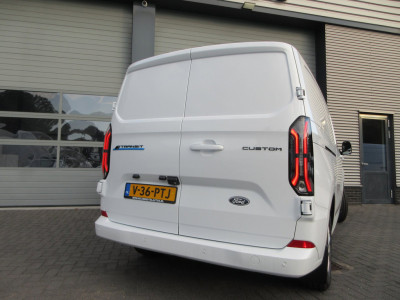 Ford E-Transit Cust. 340 L2, Limited, 71kWh, 218pk, Carplay, Camera, 3-Zits, Stoelverwarming. foto 7