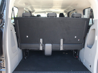 Ford E-Transit Custom 320 L1H1 Kombi | 9 persoons | Limited | 71kWh | 100kW/136pk | Trekgewicht 2300kg | Camera | Carplay/Android | Cruise | Lease 771,- p/m 10