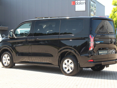 Ford E-Transit Custom 320 L1H1 Kombi | 9 persoons | Limited | 71kWh | 100kW/136pk | Trekgewicht 2300kg | Camera | Carplay/Android | Cruise | Lease 771,- p/m 14