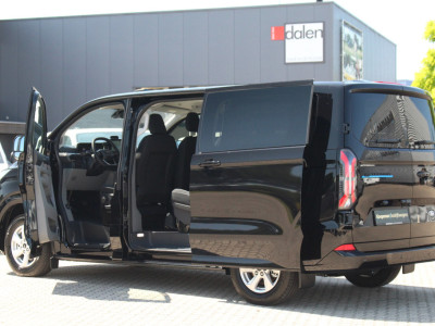 Ford E-Transit Custom 320 L1H1 Kombi | 9 persoons | Limited | 71kWh | 100kW/136pk | Trekgewicht 2300kg | Camera | Carplay/Android | Cruise | Lease 771,- p/m 15