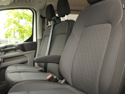 Ford E-Transit Custom 320 L1H1 Kombi | 9 persoons | Limited | 71kWh | 100kW/136pk | Trekgewicht 2300kg | Camera | Carplay/Android | Cruise | Lease 771,- p/m 18