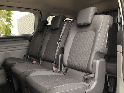 Ford E-Transit Custom 320 L1H1 Kombi | 9 persoons | Limited | 71kWh | 100kW/136pk | Trekgewicht 2300kg | Camera | Carplay/Android | Cruise | Lease 771,- p/m 19