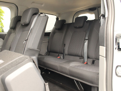 Ford E-Transit Custom 320 L1H1 Kombi | 9 persoons | Limited | 71kWh | 100kW/136pk | Trekgewicht 2300kg | Camera | Carplay/Android | Cruise | Lease 771,- p/m 20