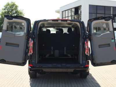 Ford E-Transit Custom 320 L1H1 Kombi | 9 persoons | Limited | 71kWh | 100kW/136pk | Trekgewicht 2300kg | Camera | Carplay/Android | Cruise | Lease 771,- p/m 9