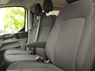 Ford E-Transit Custom 320 L1H1 Kombi Limited | 9 persoons | 71kWh | 100kW/136pk | Trekgewicht 2300kg | Camera | Carplay/Android | Cruise | Lease 771,- p/m foto 17