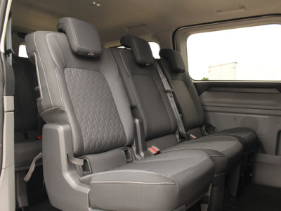 Ford E-Transit Custom 320 L1H1 Kombi Limited | 9 persoons | 71kWh | 100kW/136pk | Trekgewicht 2300kg | Camera | Carplay/Android | Cruise | Lease 771,- p/m foto 21