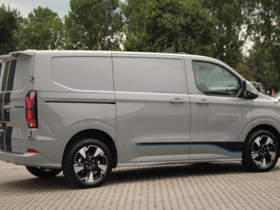 Ford E-Transit Custom 320 L1H1 Sport | 71kWh | 160kW/218pk | Trekgewicht 2300kg | Driver Assist | Adap. Cruise | Stoel+Stuurverw. | Camera | Carplay/Android | Lease 788,- p/m foto 8