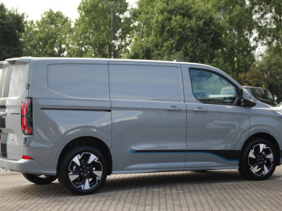 Ford E-Transit Custom 320 L1H1 Sport | 71kWh | 160kW/218pk | Trekgewicht 2300kg | Stoel+Stuurverw. | Camera | Carplay/Android | Lease 753,- p/m foto 6