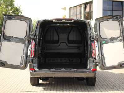 Ford E-Transit Custom 320 L1H1 Sport | 71kWh | 160kW/218pk | Trekgewicht 2300kg | Stoel+Stuurverw. | Camera | Carplay/Android | Lease 753,- p/m foto 9